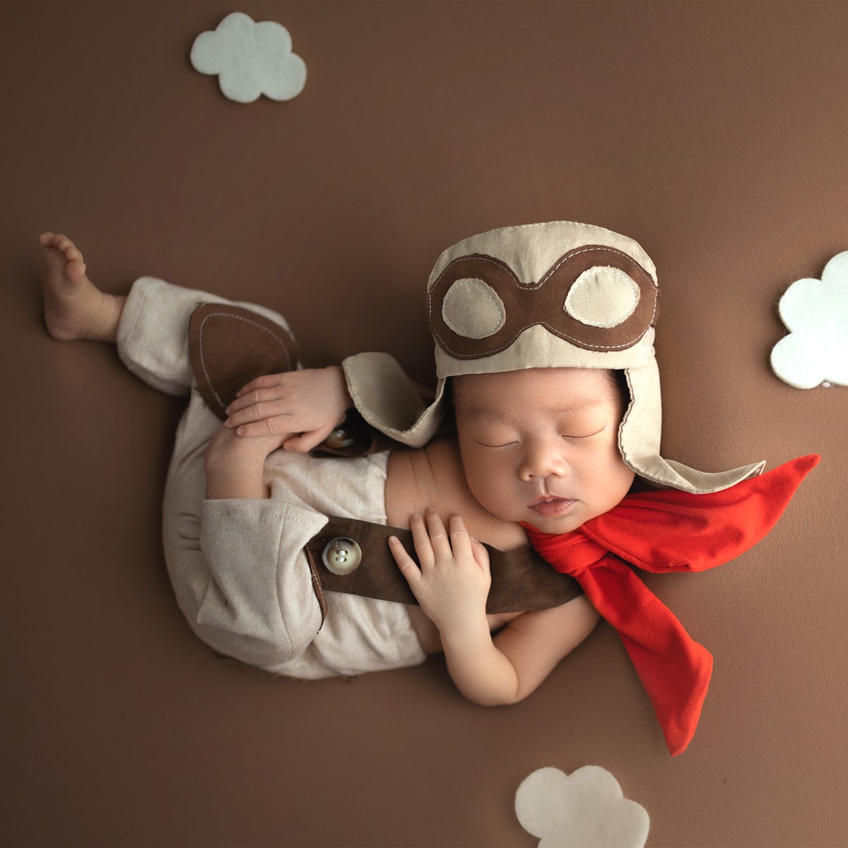 Infant Photography Props Outfit - Ylsteed ชุด3ชิ้นสำหรับเด็กแรกเกิดชายชุดถ่ายภาพอุปกรณ์สำหรับถ่ายรูปเด็กทารกหมวกนักบินพร้อมผ้าพันคอสีแดง