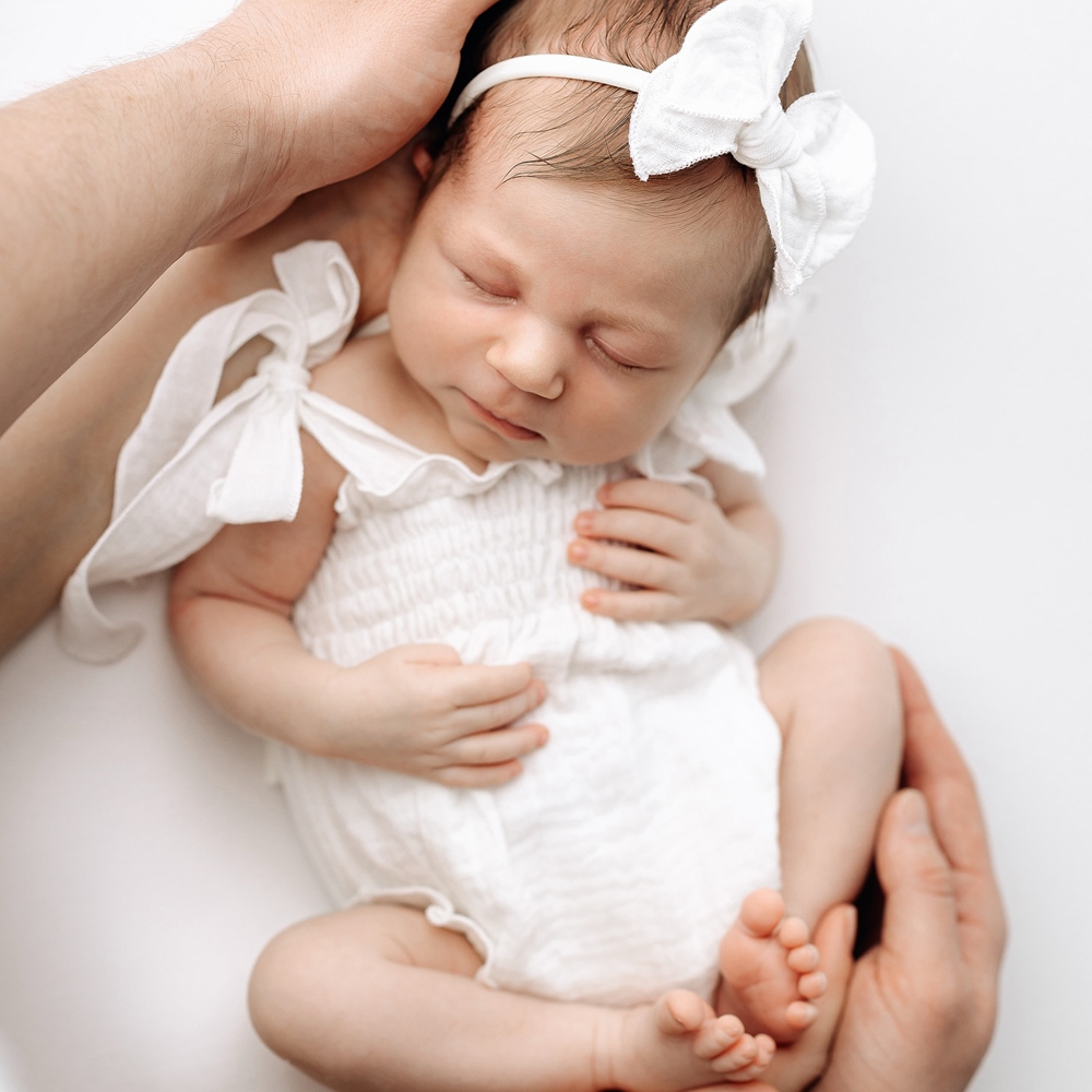 Infant Photography Props Outfit - อุปกรณ์ประกอบฉากถ่ายภาพทารกแรกเกิด ชุดรอมเปอร์ผ้ามัสลินสีขาว ชุดถ่ายภาพเด็กทารก ชุดคอสตูมเด็กอ่อนแบบไม่มีแขนผูกเชือก